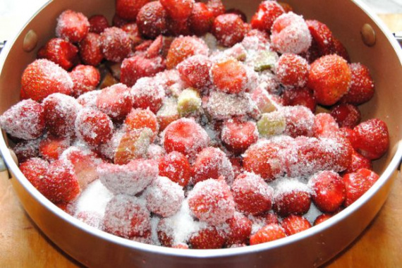 Варенье из клубники и ревеня Варенье из клубники и ревеня