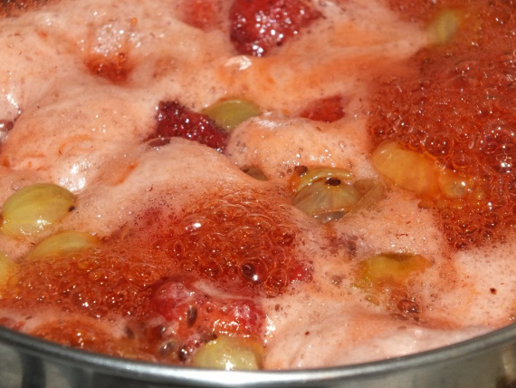 Варенье из крыжовника с клубникой Варенье из крыжовника с клубникой