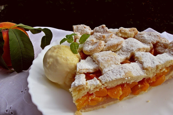 Песочный пирог с персиками Песочный пирог с персиками