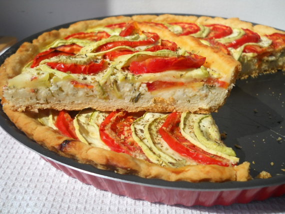 Пирог с кабачками, помидорами и сыром Пирог с кабачками, помидорами и сыром