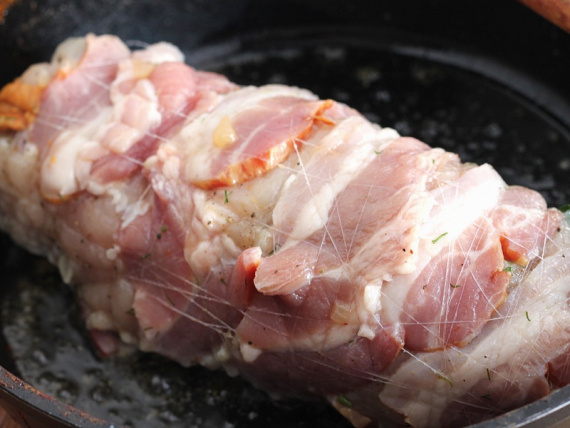 Куриный рулет с цукини и лисичками Куриный рулет с цукини и лисичками