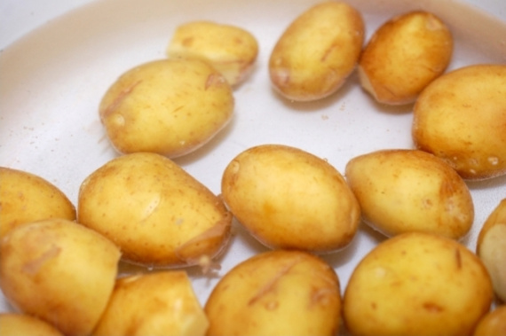 Картофель с соусом карбонара Картофель с соусом карбонара