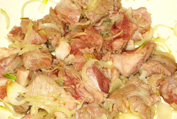 Жареная свинина с луком Жареная свинина с луком
