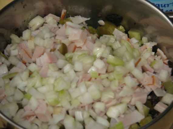Салат из маринованных огурцов и грибов Салат из маринованных огурцов и грибов