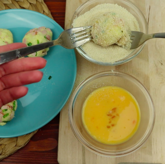 Картофельные котлеты с ветчиной и сыром на сковороде Картофельные котлеты с ветчиной и сыром на сковороде