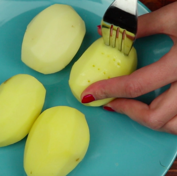 Картофельные котлеты с ветчиной и сыром на сковороде Картофельные котлеты с ветчиной и сыром на сковороде
