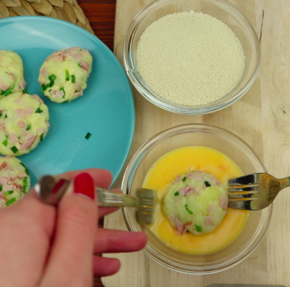 Картофельные котлеты с ветчиной и сыром на сковороде Картофельные котлеты с ветчиной и сыром на сковороде