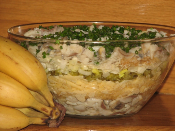 Салат с селедкой и яблоком Салат с селедкой и яблоком