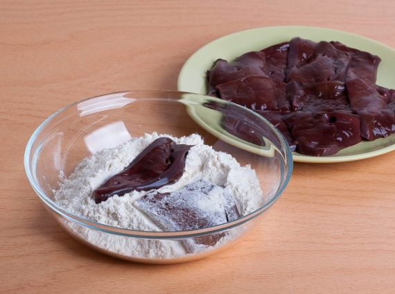 Салат с печенью и рисом Салат с печенью и рисом