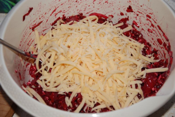 Свекольные котлеты с курицей и сыром Свекольные котлеты с курицей и сыром