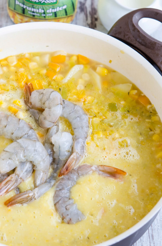 Суп с креветками и кукурузой Суп с креветками и кукурузой