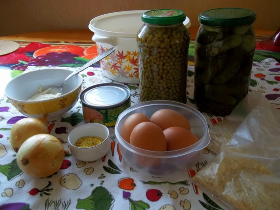 Салат с тунцом, рисом и огурцом Салат с тунцом, рисом и огурцом