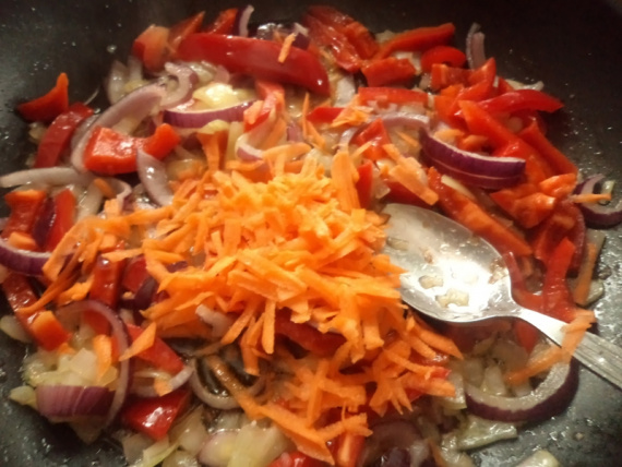 Гречка с курицей и овощами Гречка с курицей и овощами
