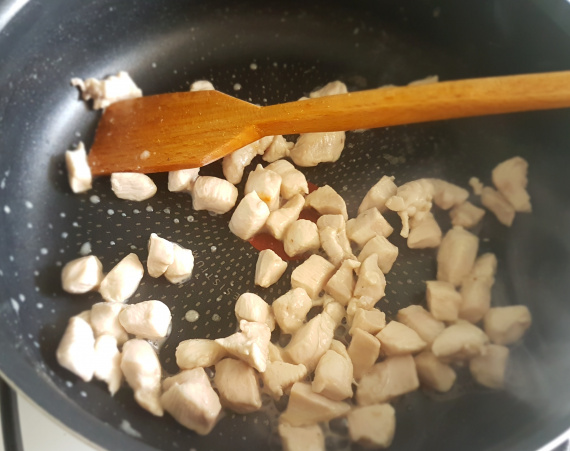 Паста с курицей в томатном соусе Паста с курицей в томатном соусе