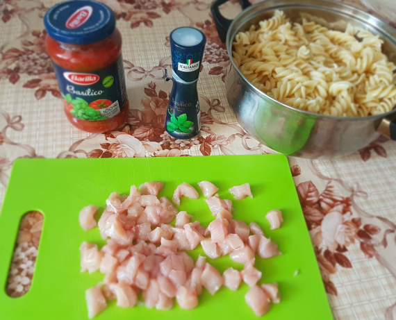 Паста с курицей в томатном соусе Паста с курицей в томатном соусе
