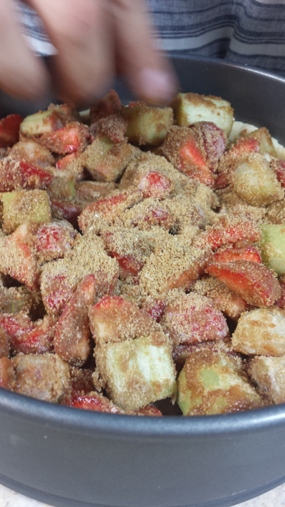 Тарт с ревенем и клубникой Тарт с ревенем и клубникой