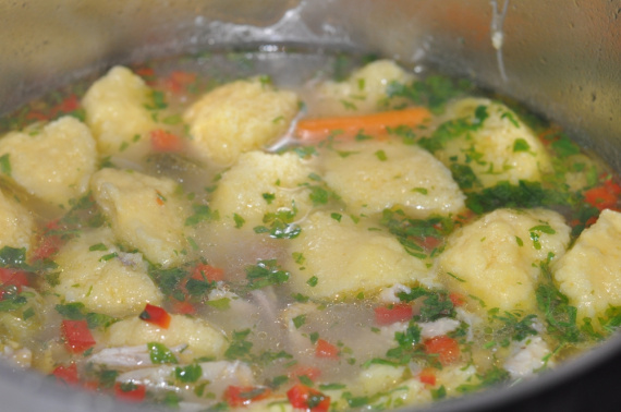 Куриный суп с воздушными клецками Куриный суп с воздушными клецками