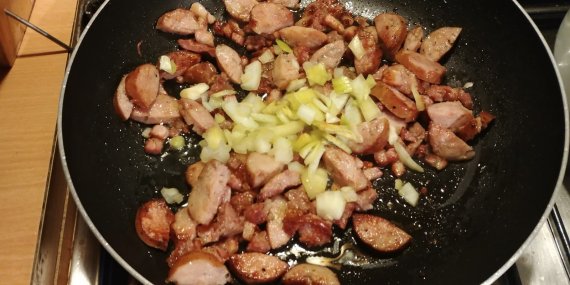 Солянка с капустой по-домашнему Солянка с капустой по-домашнему
