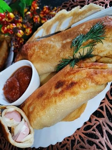 Блины с сосисками и сыром Блины с сосисками и сыром
