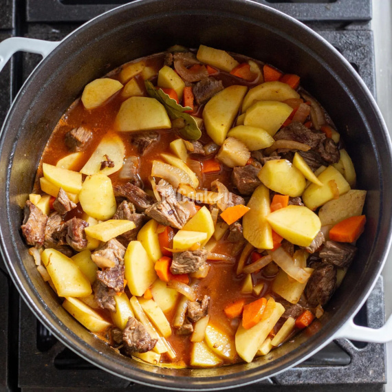 Картошка, тушеная с мясом Картошка, тушеная с мясом