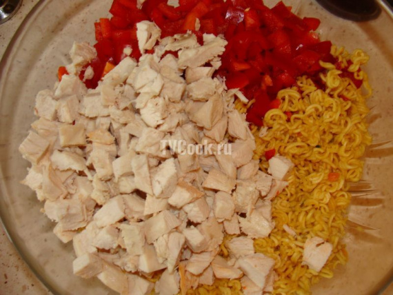 Салат из лапши быстрого приготовления Анаком с курицей Салат из лапши быстрого приготовления Анаком с курицей