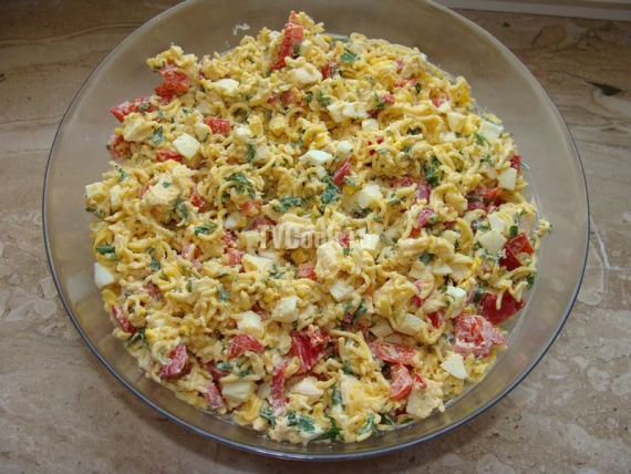 Салат из лапши быстрого приготовления Анаком с курицей Салат из лапши быстрого приготовления Анаком с курицей