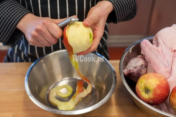 Гусь, фаршированный яблоками Гусь, фаршированный яблоками