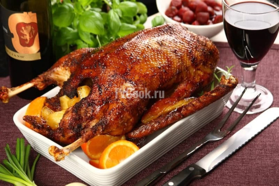Гусь, фаршированный яблоками Гусь, фаршированный яблоками