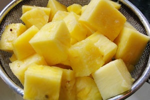 Салат курица с ананасами слоями Салат курица с ананасами слоями