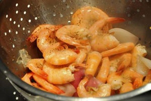 Салат с рисом и креветками Салат с рисом и креветками
