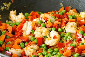Жареный рис с креветками Жареный рис с креветками