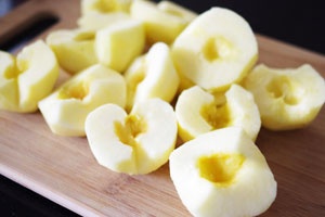 Шарлотка пышная с яблоками Шарлотка пышная с яблоками