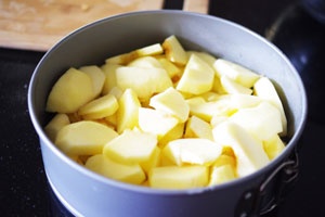 Шарлотка пышная с яблоками Шарлотка пышная с яблоками