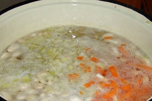 Суп куриный с фасолью Суп куриный с фасолью