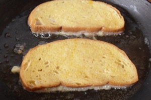 Гренки с яйцом Гренки с яйцом