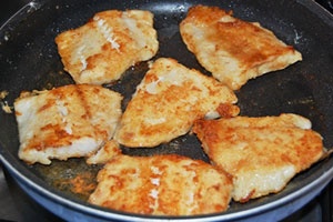 Рыба жареная с луком Рыба жареная с луком