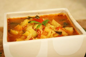 Овощное рагу с капустой, картофелем и кабачками Овощное рагу с капустой, картофелем и кабачками