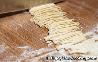 Суп с курицей и домашней лапшой Суп с курицей и домашней лапшой