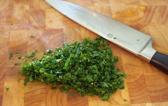 Суп с курицей и домашней лапшой Суп с курицей и домашней лапшой