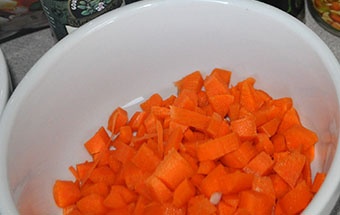 Суп с курицей и домашней лапшой Суп с курицей и домашней лапшой