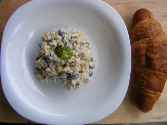 Салат из курицы и фасоли Салат из курицы и фасоли