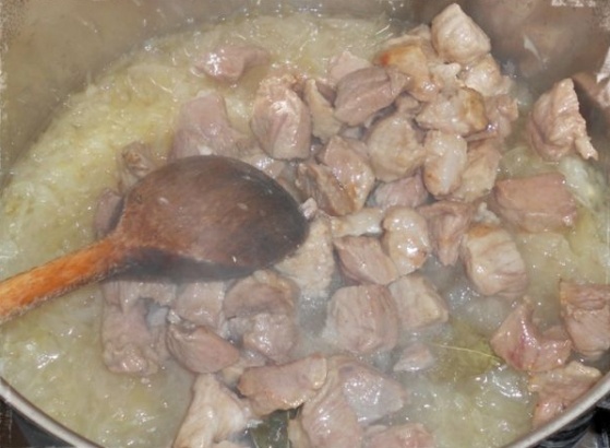Тушеная капуста с мясом и овощами Тушеная капуста с мясом и овощами