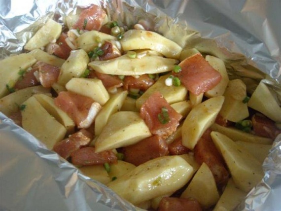 Мясо с картошкой в фольге в духовке Мясо с картошкой в фольге в духовке