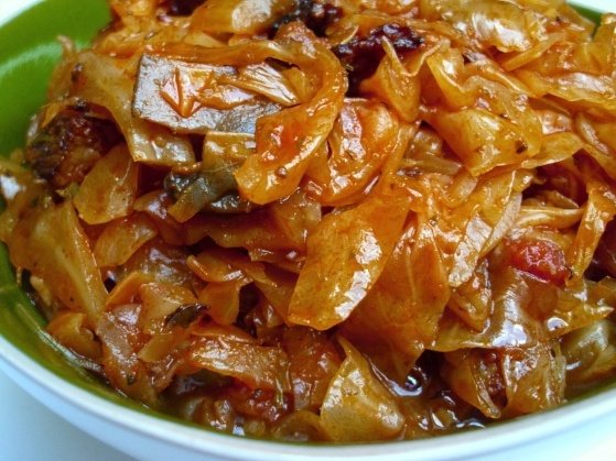 Тушеная капуста с мясом и овощами Тушеная капуста с мясом и овощами