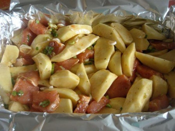 Мясо с картошкой в фольге в духовке Мясо с картошкой в фольге в духовке
