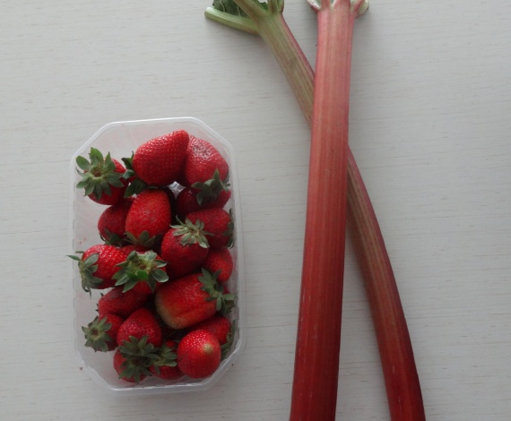 Пирог из ревеня и клубники Пирог из ревеня и клубники