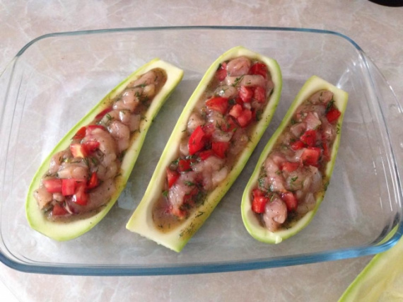 Кабачки, фаршированные курицей и помидорами Кабачки, фаршированные курицей и помидорами