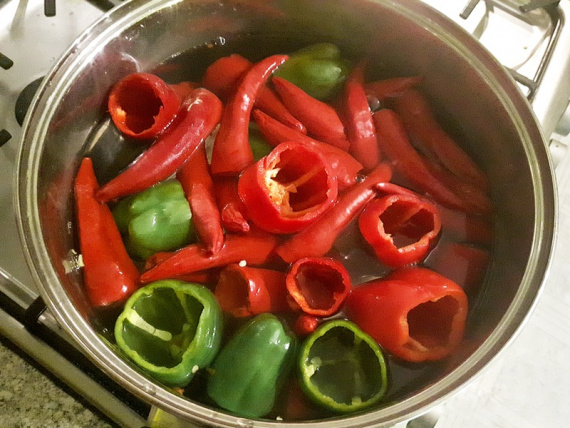 Перцы, фаршированные сыром фета Перцы, фаршированные сыром фета