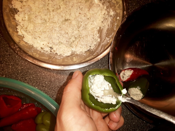 Перцы, фаршированные сыром фета Перцы, фаршированные сыром фета