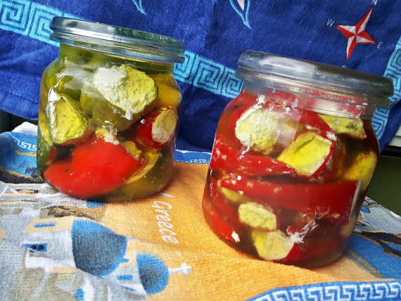Перцы, фаршированные сыром фета Перцы, фаршированные сыром фета